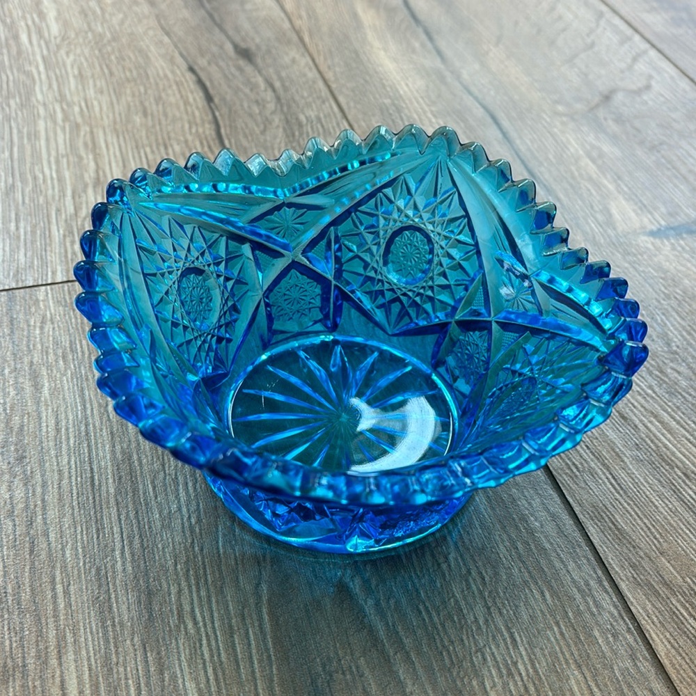 Vintage Fayette Glass Pressed Turquoise Saw Tooth Starburst Candy Dish - Picture 2 of 9